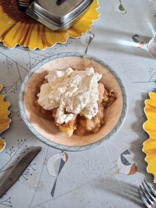 Apple sponge and cream